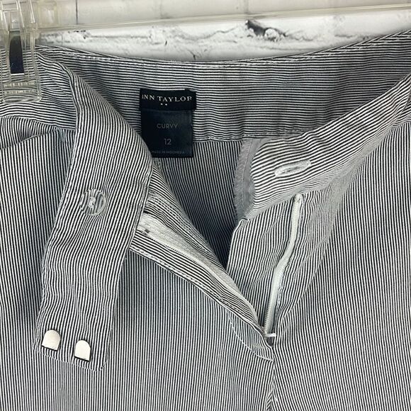 Ann Taylor Seersucker Capris Curvy 12 - Picture 3 of 9